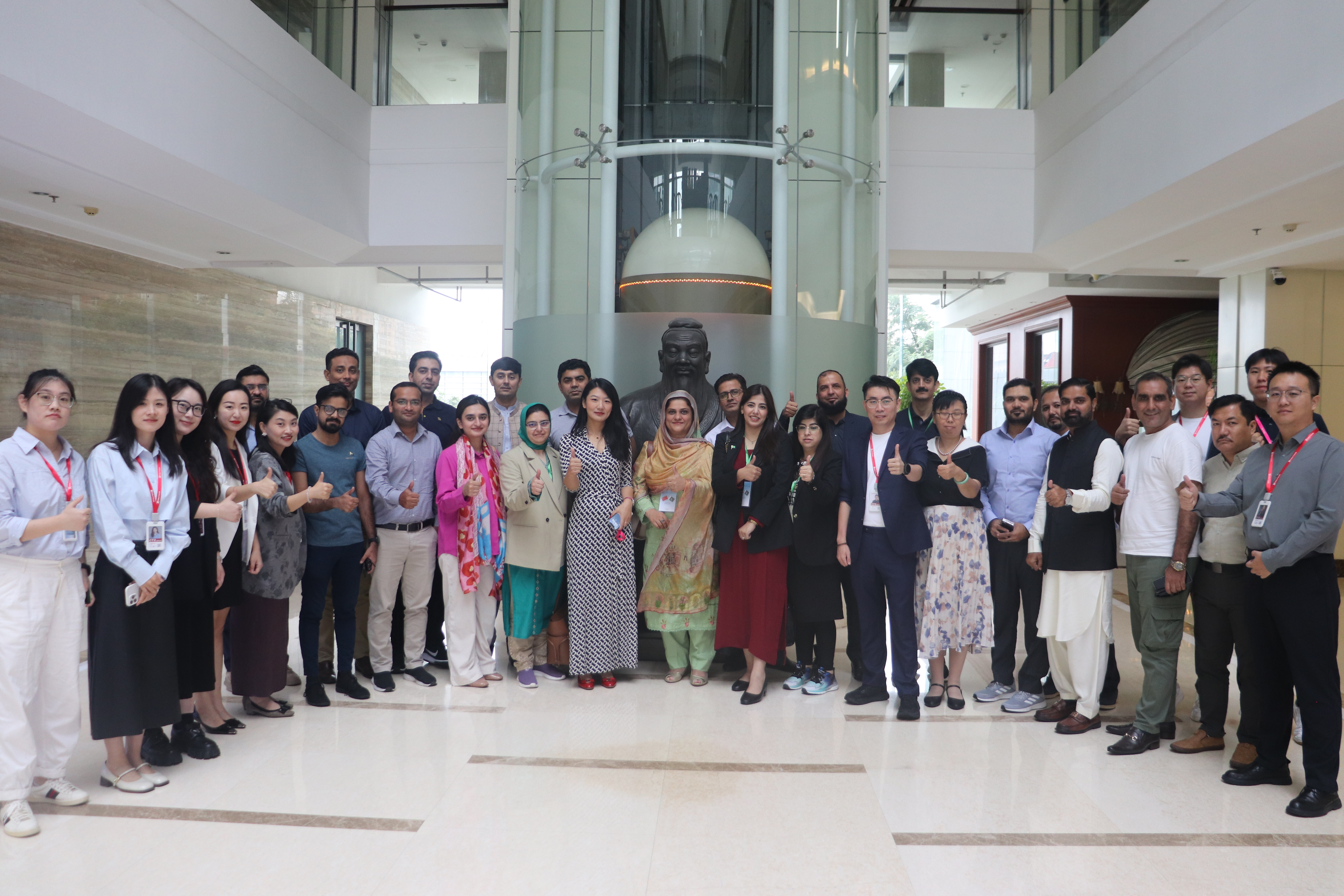 TOYOCC Welcomes Pakistani Officials: Strengthening International Cooperation in Glass Machinery